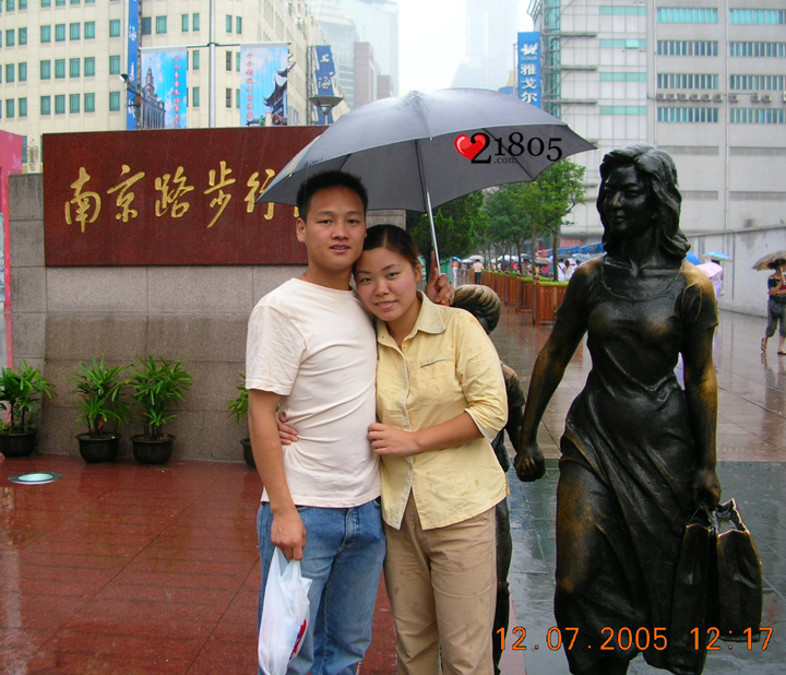 一脸的稚气，都比较瘦